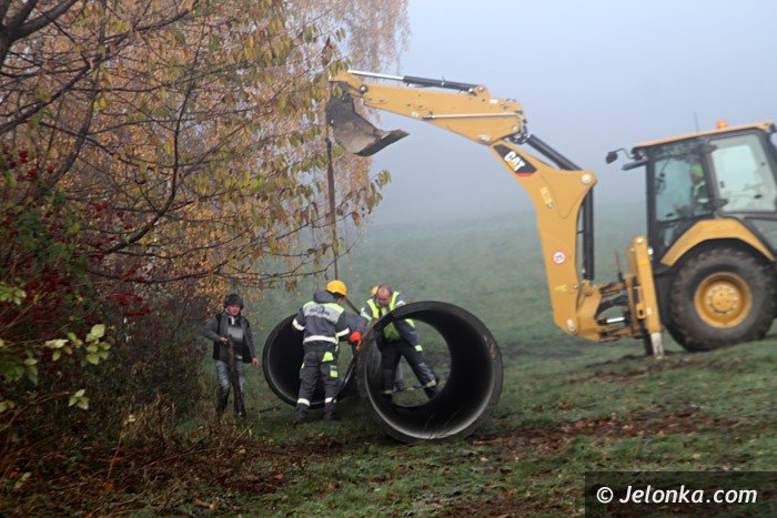 zamknieta-droga-jezow-sudeckiczernica-foto-65876