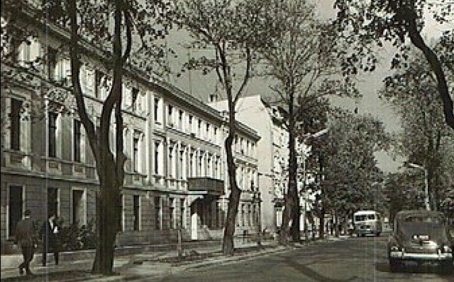 Lata 60-te minionego wieku: początek motoryzacyjnej ekspansji na Wojska Polskiego. W porównaniu do tego, co dzieje się dziś: święty spokój.