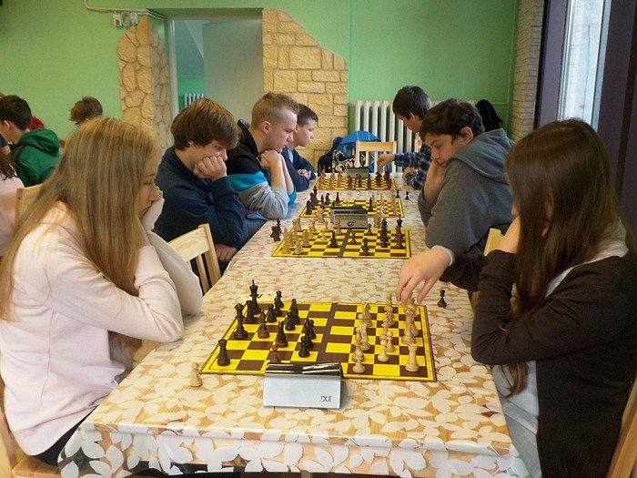gimnazjalisci-walczyli-na-planszach-szachowych-foto-65908