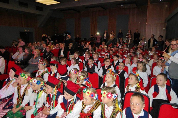 przedszkolaki-w-pieknym-przegladzie-patriotycznym-foto-65923