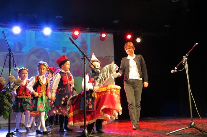 przedszkolaki-w-pieknym-przegladzie-patriotycznym-foto-65923