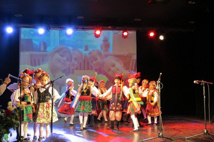 przedszkolaki-w-pieknym-przegladzie-patriotycznym-foto-65923
