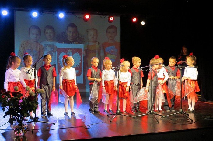 przedszkolaki-w-pieknym-przegladzie-patriotycznym-foto-65923