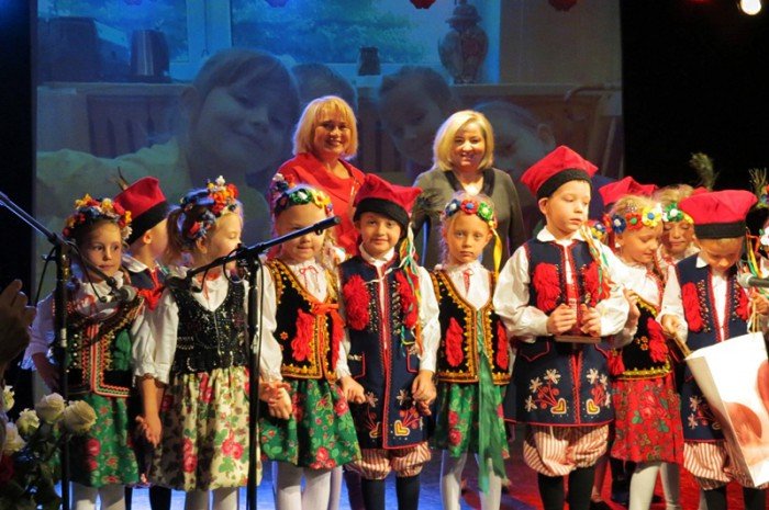 przedszkolaki-w-pieknym-przegladzie-patriotycznym-foto-65923