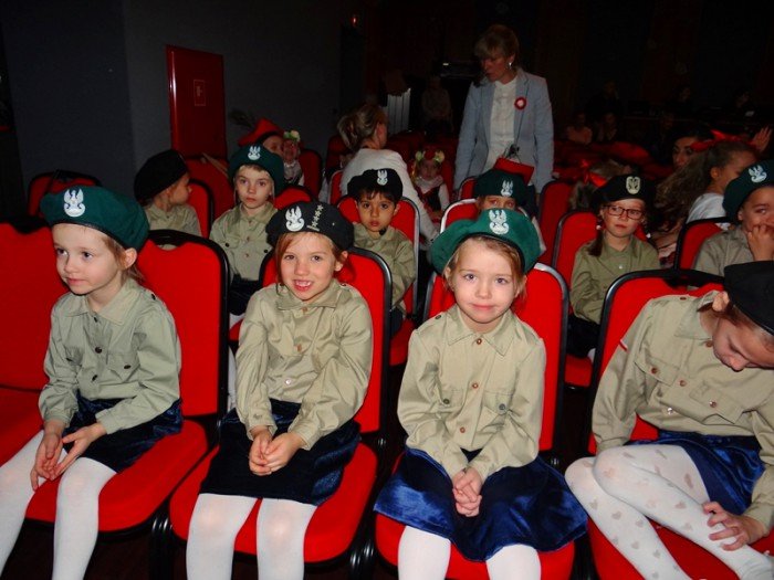 przedszkolaki-w-pieknym-przegladzie-patriotycznym-foto-65923