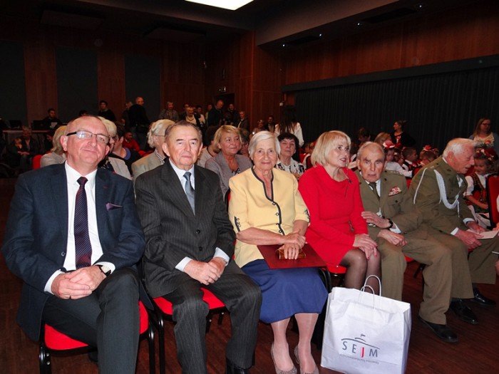 przedszkolaki-w-pieknym-przegladzie-patriotycznym-foto-65923
