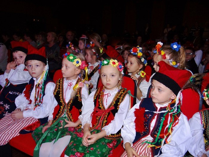 przedszkolaki-w-pieknym-przegladzie-patriotycznym-foto-65923