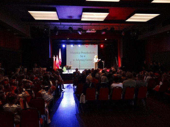 przedszkolaki-w-pieknym-przegladzie-patriotycznym-foto-65923