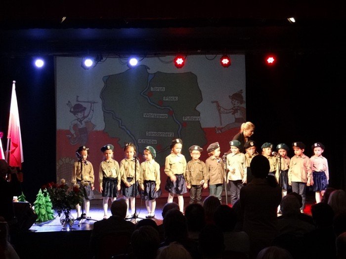 przedszkolaki-w-pieknym-przegladzie-patriotycznym-foto-65923