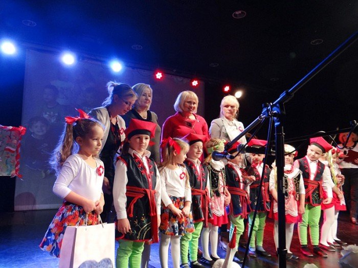 przedszkolaki-w-pieknym-przegladzie-patriotycznym-foto-65923