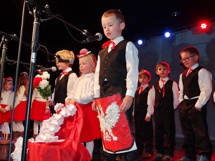 przedszkolaki-w-pieknym-przegladzie-patriotycznym-foto-65923