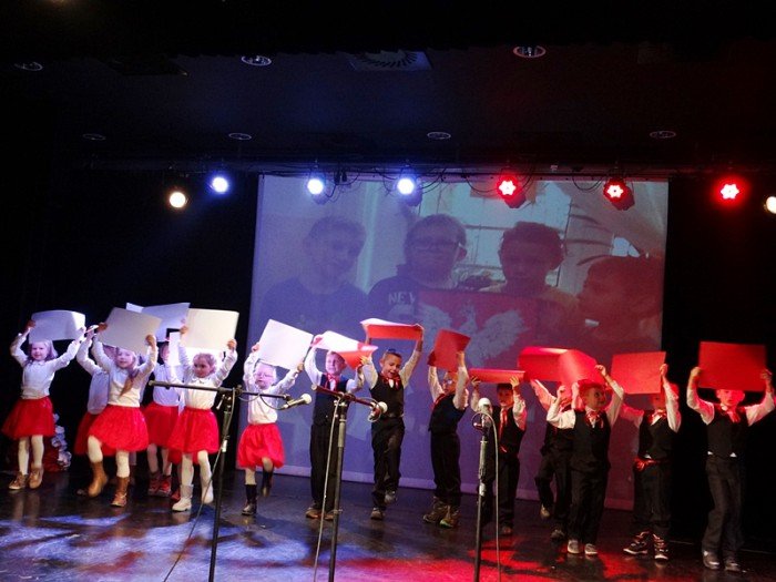 przedszkolaki-w-pieknym-przegladzie-patriotycznym-foto-65923