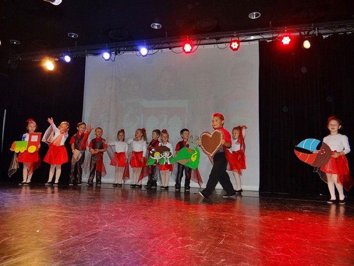 przedszkolaki-w-pieknym-przegladzie-patriotycznym-foto-65923