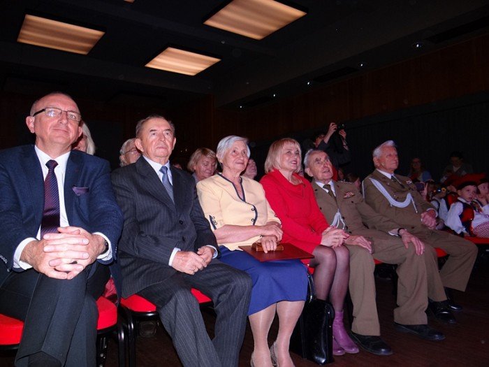 przedszkolaki-w-pieknym-przegladzie-patriotycznym-foto-65923