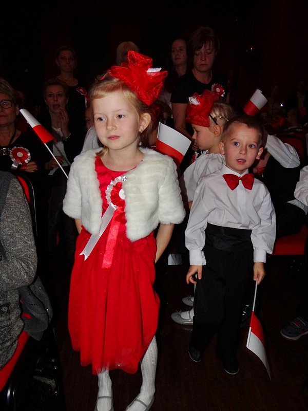 przedszkolaki-w-pieknym-przegladzie-patriotycznym-foto-65923