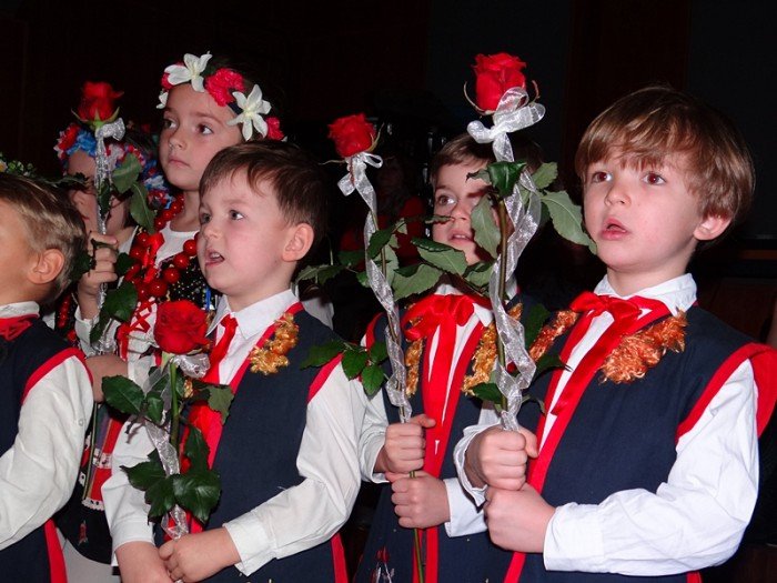 przedszkolaki-w-pieknym-przegladzie-patriotycznym-foto-65923