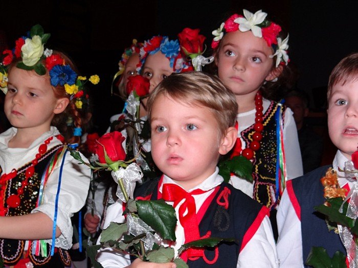 przedszkolaki-w-pieknym-przegladzie-patriotycznym-foto-65923