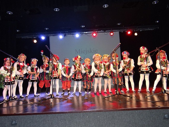 przedszkolaki-w-pieknym-przegladzie-patriotycznym-foto-65923