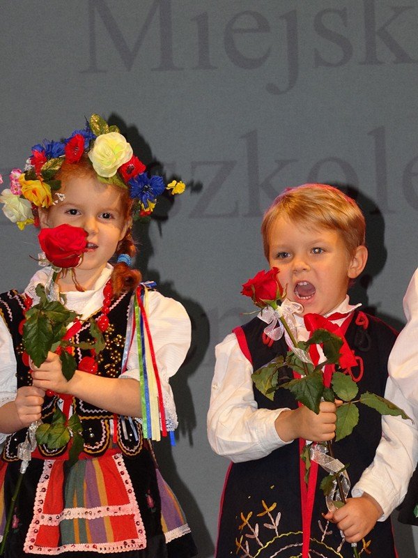 przedszkolaki-w-pieknym-przegladzie-patriotycznym-foto-65923