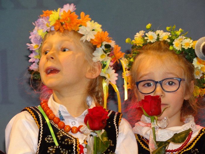 przedszkolaki-w-pieknym-przegladzie-patriotycznym-foto-65923