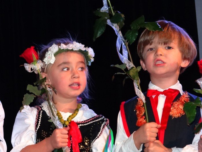 przedszkolaki-w-pieknym-przegladzie-patriotycznym-foto-65923