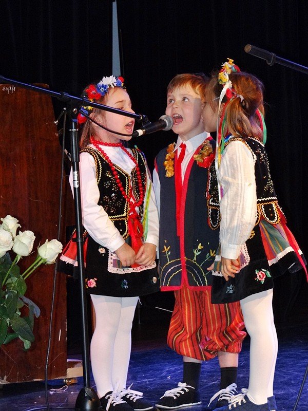 przedszkolaki-w-pieknym-przegladzie-patriotycznym-foto-65923