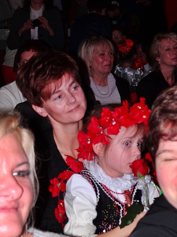 przedszkolaki-w-pieknym-przegladzie-patriotycznym-foto-65923