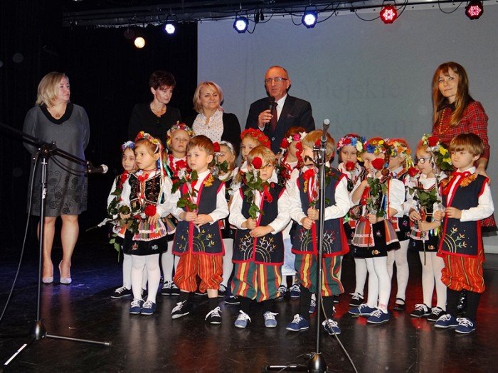 przedszkolaki-w-pieknym-przegladzie-patriotycznym-foto-65923
