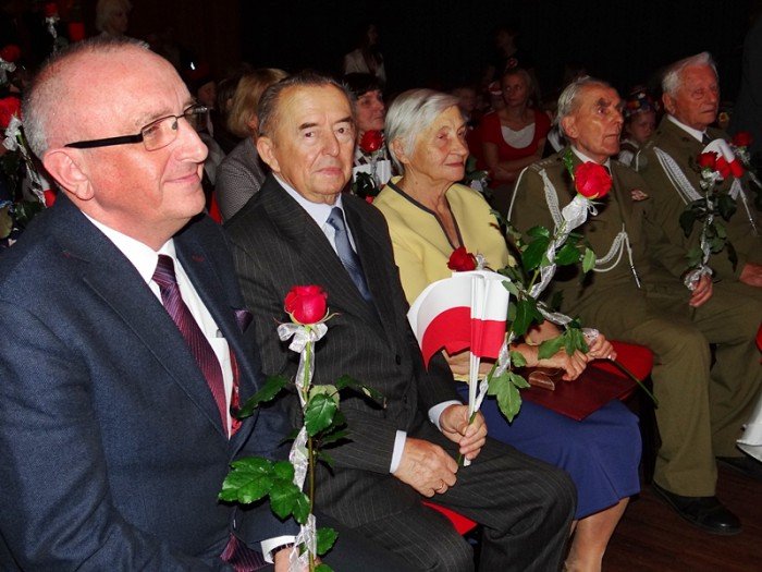 przedszkolaki-w-pieknym-przegladzie-patriotycznym-foto-65923