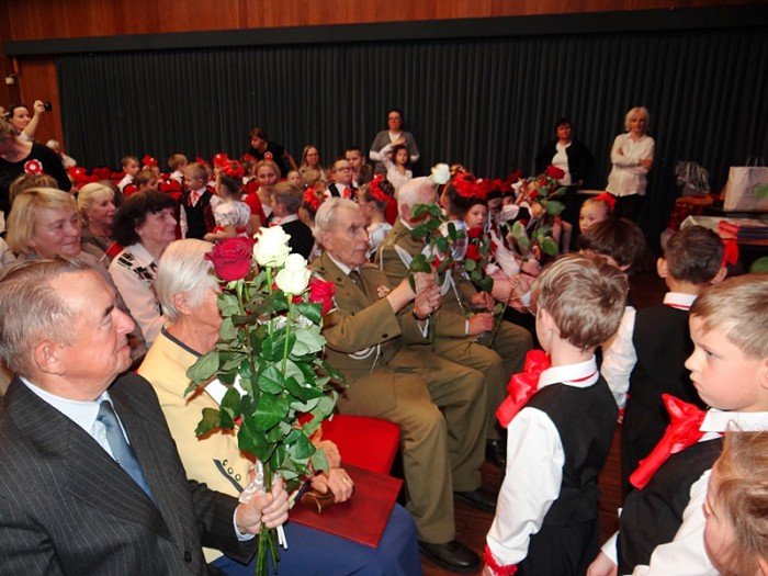 przedszkolaki-w-pieknym-przegladzie-patriotycznym-foto-65923