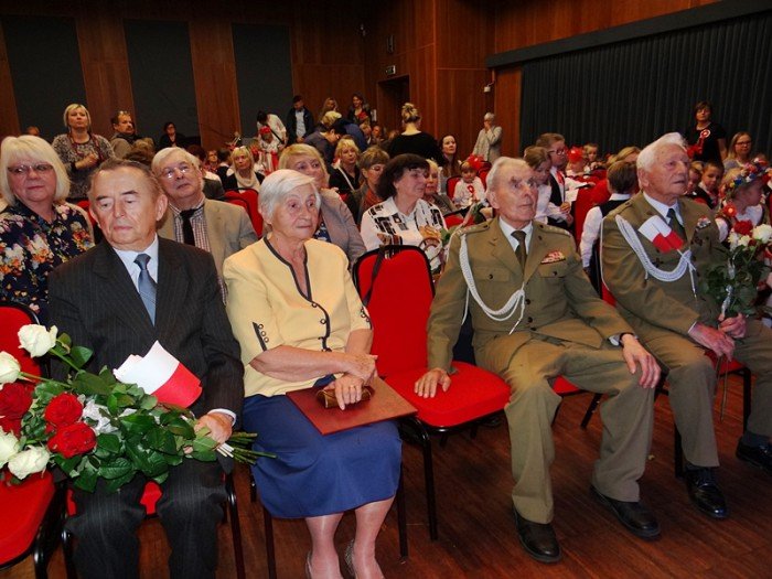 przedszkolaki-w-pieknym-przegladzie-patriotycznym-foto-65923