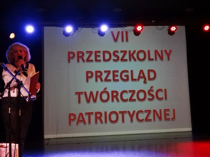 przedszkolaki-w-pieknym-przegladzie-patriotycznym-foto-65923