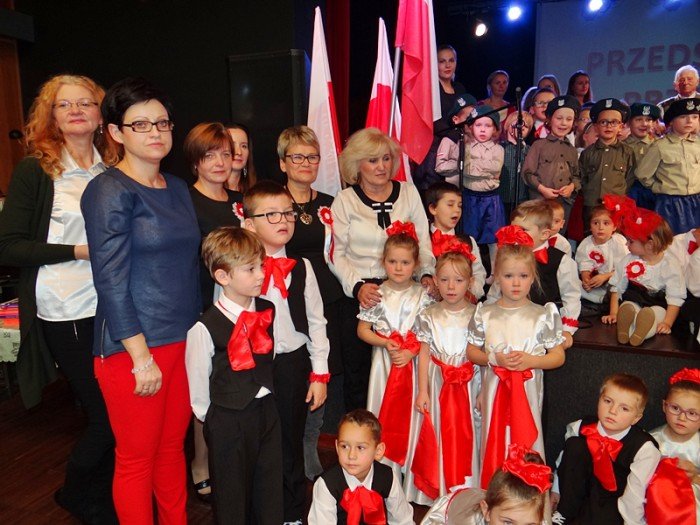 przedszkolaki-w-pieknym-przegladzie-patriotycznym-foto-65923