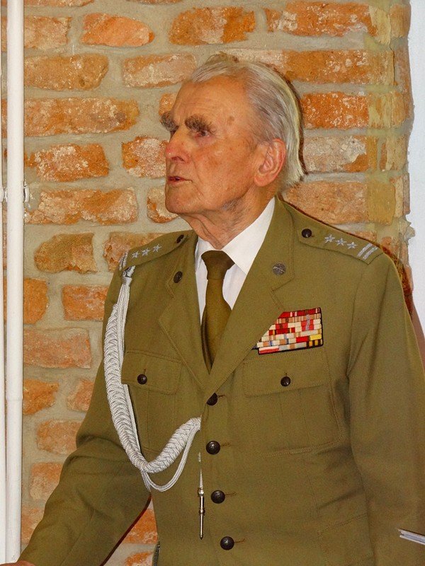 przedszkolaki-w-pieknym-przegladzie-patriotycznym-foto-65923
