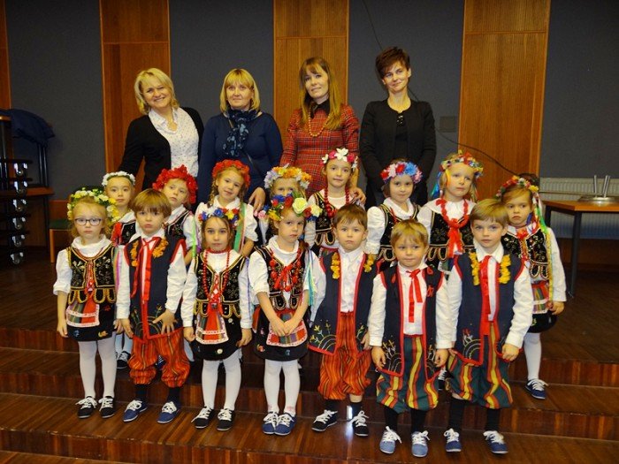 przedszkolaki-w-pieknym-przegladzie-patriotycznym-foto-65923