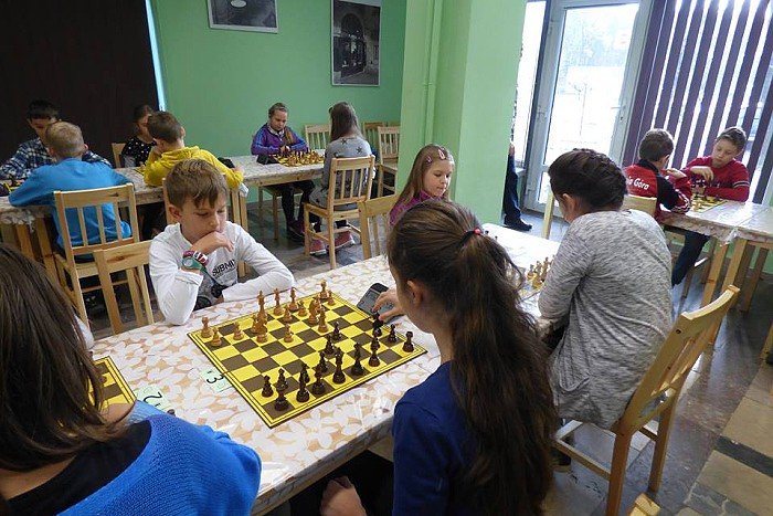 w-turniejach-mosu-rywalizowali-siatkarze-i-szachisci-foto-65928