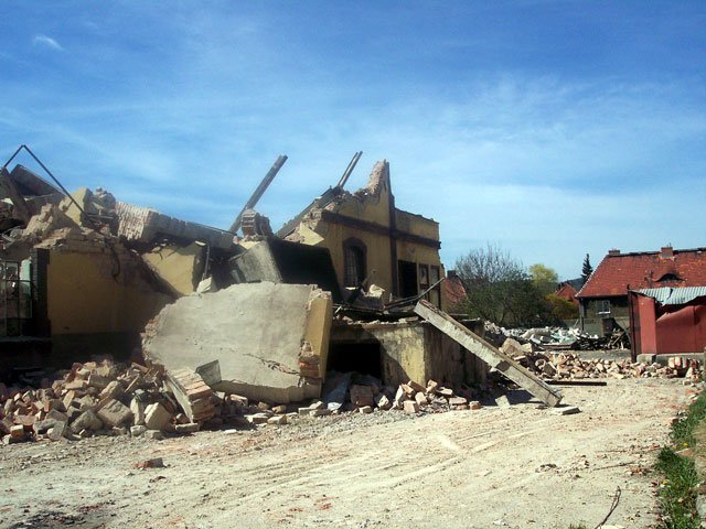 w-kleszczach-buldozerow-6594