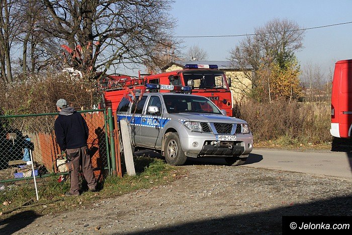 nie-chcia-wpuscic-komornika-grozi-siekiera-i-wysadzeniem-domu-foto-65961