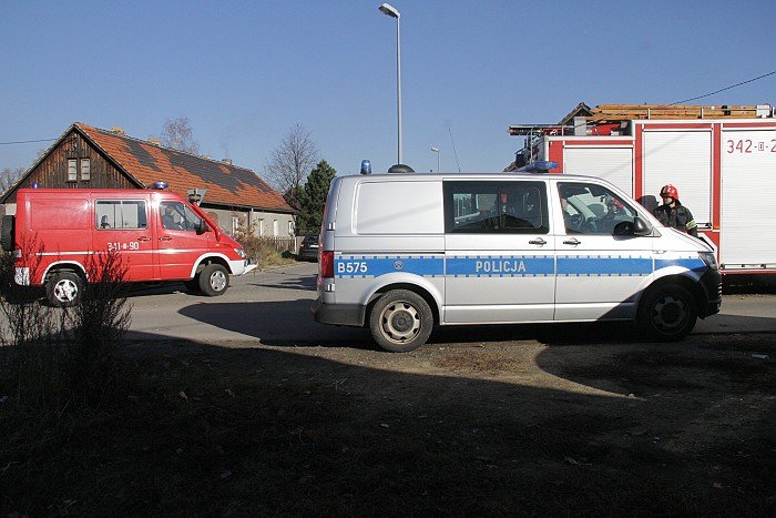nie-chcia-wpuscic-komornika-grozi-siekiera-i-wysadzeniem-domu-foto-65961