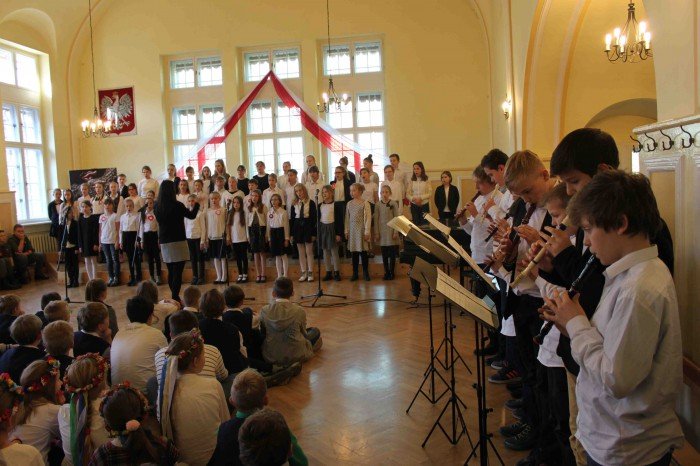 patriotycznie-i-z-przytupem-w-sp-2-foto-65977