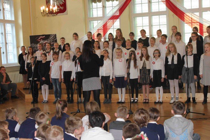 patriotycznie-i-z-przytupem-w-sp-2-foto-65977