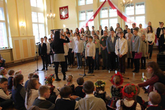 patriotycznie-i-z-przytupem-w-sp-2-foto-65977
