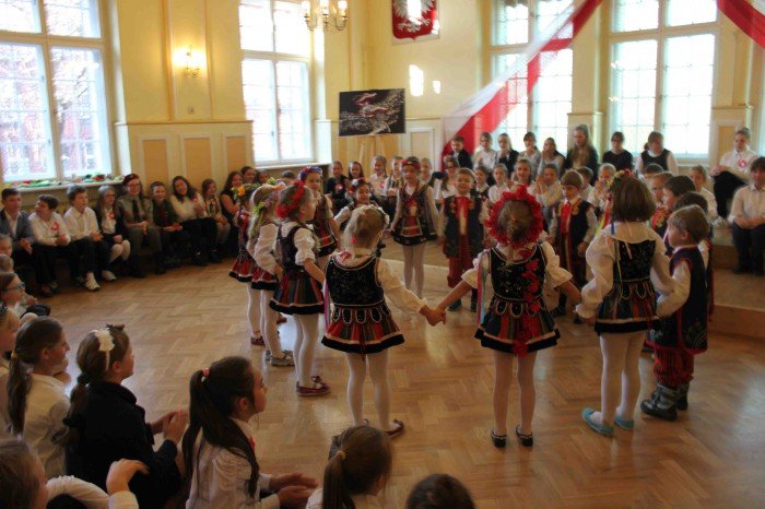patriotycznie-i-z-przytupem-w-sp-2-foto-65977