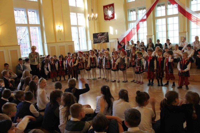 patriotycznie-i-z-przytupem-w-sp-2-foto-65977