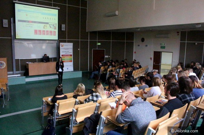 uniwersytet-ekonomiczny-kusi-maturzystow-foto-65996
