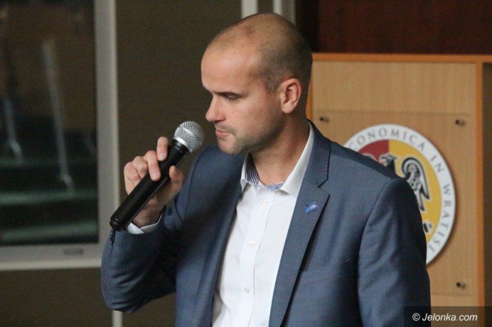 uniwersytet-ekonomiczny-kusi-maturzystow-foto-65996