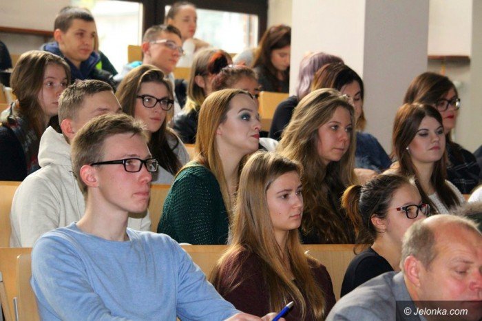 uniwersytet-ekonomiczny-kusi-maturzystow-foto-65996