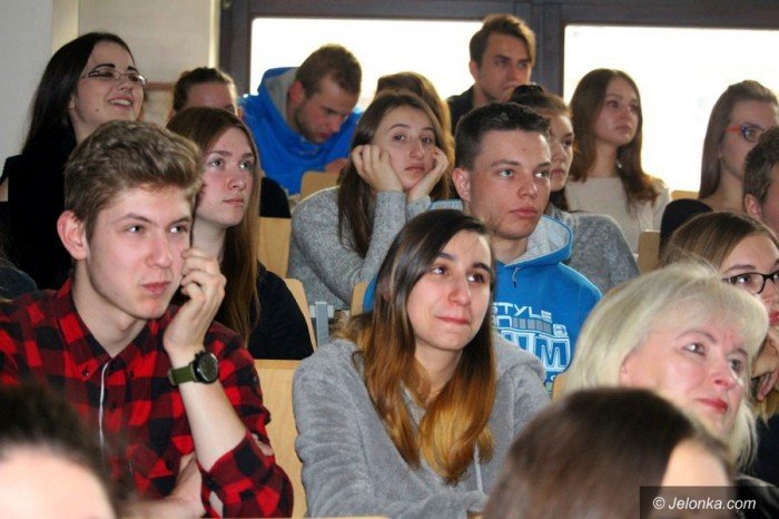 uniwersytet-ekonomiczny-kusi-maturzystow-foto-65996