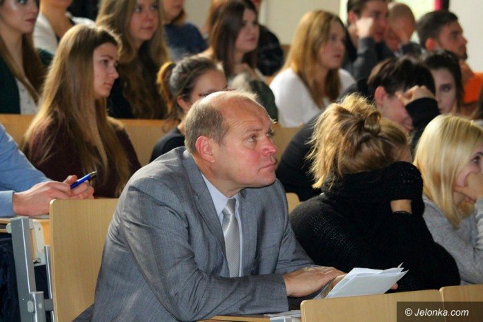uniwersytet-ekonomiczny-kusi-maturzystow-foto-65996