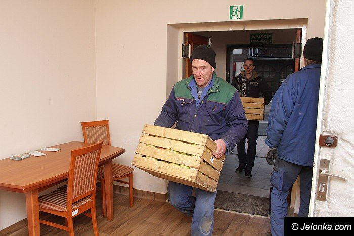 mops-pod-szrenica-gotowy-do-akcji-zima-foto-66010